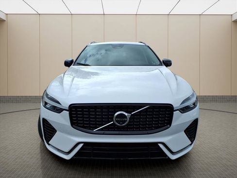 Used 2023 Volvo XC60 B5 Plus w/ Protection Package Premier image 3