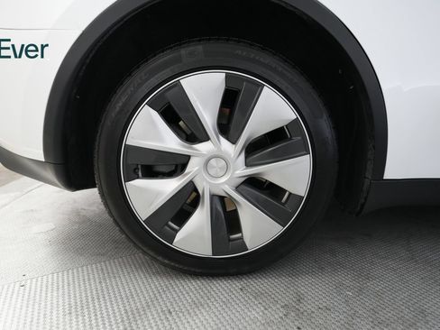 Used 2023 Tesla Model Y Long Range AWD/4WD image 21