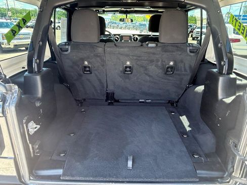 Used 2019 Jeep Wrangler Unlimited Sport S AWD/4WD image 27
