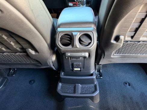 Certified 2022 Jeep Wrangler Unlimited Rubicon w/ Cold Weather Group image 31