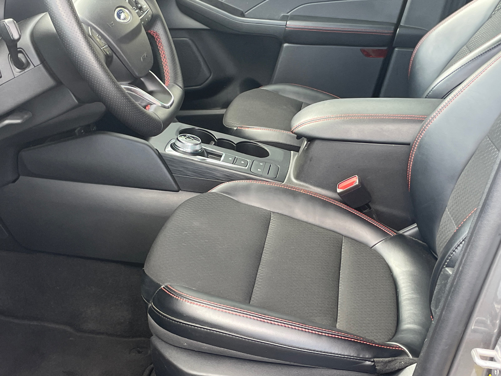 Used 2025 Ford Escape ST-Line AWD/4WD image 10