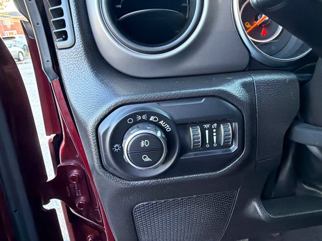 Used 2022 Jeep Gladiator Overland AWD/4WD image 14