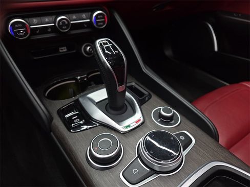 Used 2021 Alfa Romeo Giulia Ti w/ Nero Edizione image 20