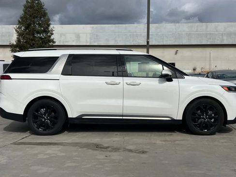 Used 2024 Kia Carnival SX Prestige image 9