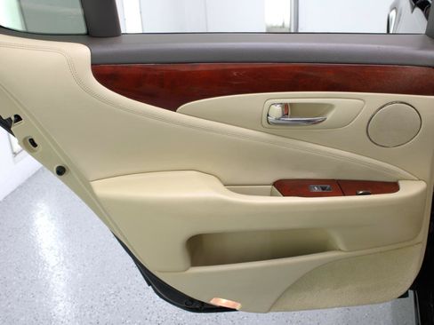 Used 2012 Lexus LS 460 w/ Comfort Pkg RWD image 40
