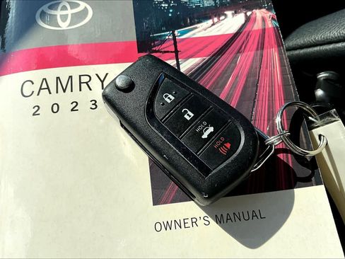 Used 2023 Toyota Camry SE image 14