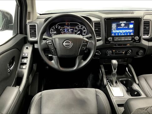 Used 2024 Nissan Frontier SV image 7
