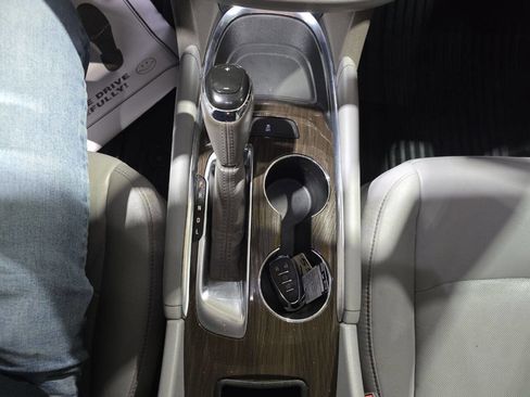 Used 2018 Chevrolet Malibu Premier w/ Premier Sun and Wheel Package image 38