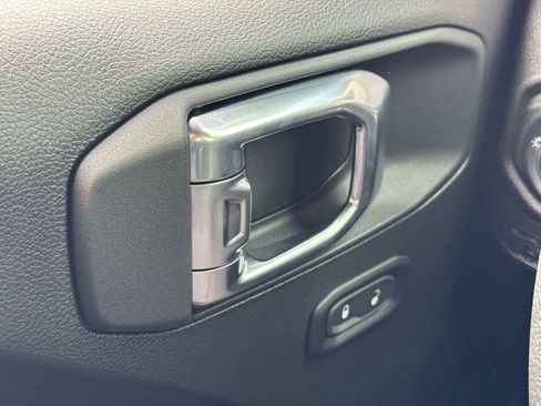 New 2025 Jeep Gladiator Sport image 23