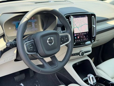 Certified 2024 Volvo XC40 B5 Plus w/ Protection Package Premier AWD/4WD image 25