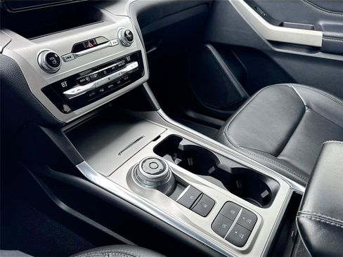 Used 2020 Ford Explorer XLT w/ Equipment Group 202A image 15