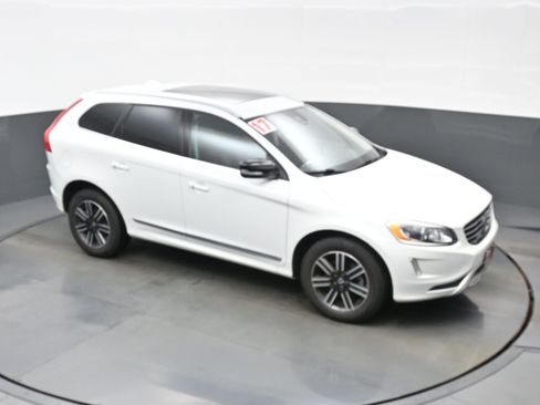 Used 2017 Volvo XC60 T5 Dynamic w/ Preferred Option Package image 34