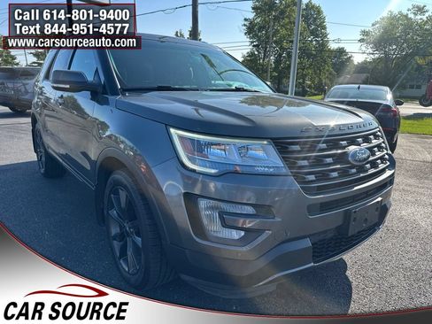 Used 2017 Ford Explorer XLT w/ Equipment Group 202A AWD/4WD image 12