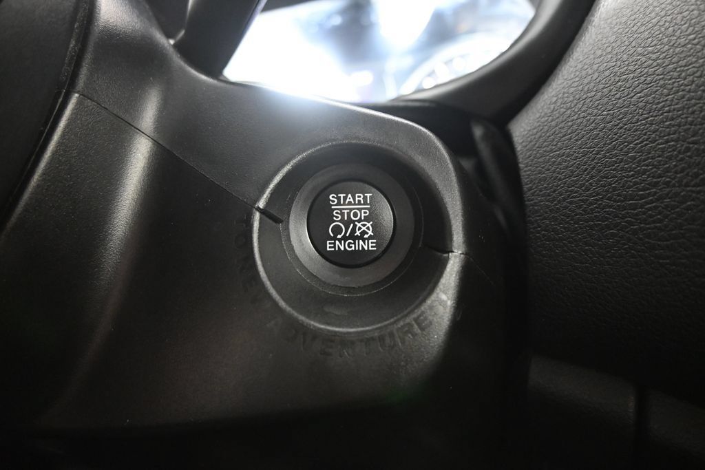 Used 2018 Jeep Renegade Latitude w/ Cold Weather Group AWD/4WD image 32