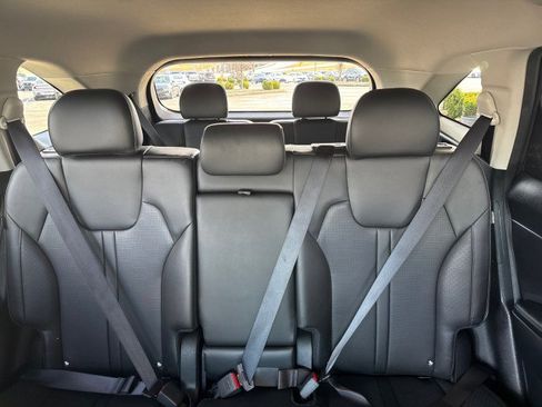 Used 2024 Kia Sorento S image 6