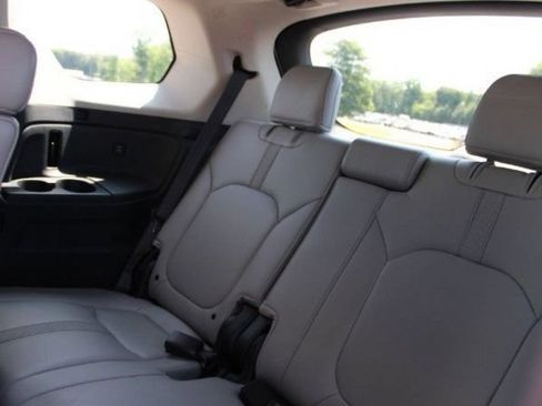 Used 2024 Honda Pilot EX-L image 3