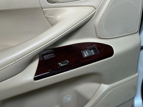 Used 2013 Lexus LX 570 4WD image 23