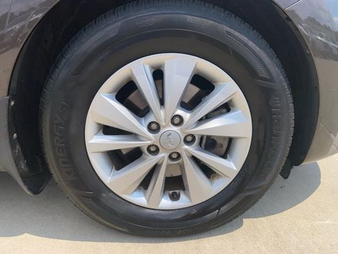 Used 2018 Kia Sedona LX w/ LX Essentials Premium Package FWD image 29