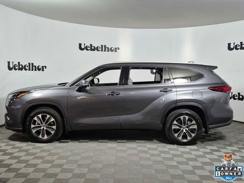 Used 2022 Toyota Highlander XLE AWD/4WD image 4