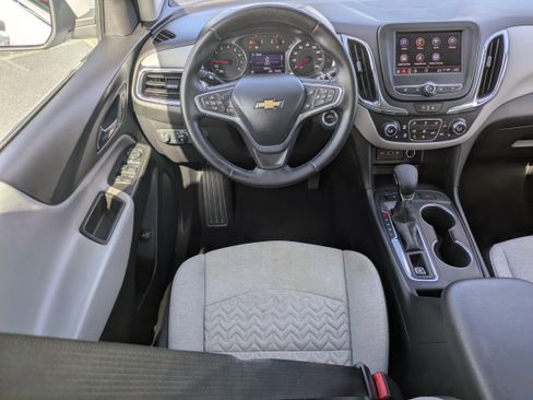 Used 2023 Chevrolet Equinox LT w/ Driver Convenience Package image 4