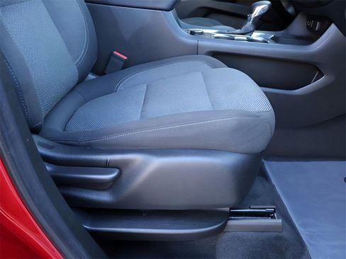 Used 2023 Chevrolet Traverse LT image 12