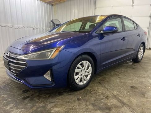Used 2019 Hyundai Elantra SE image 3