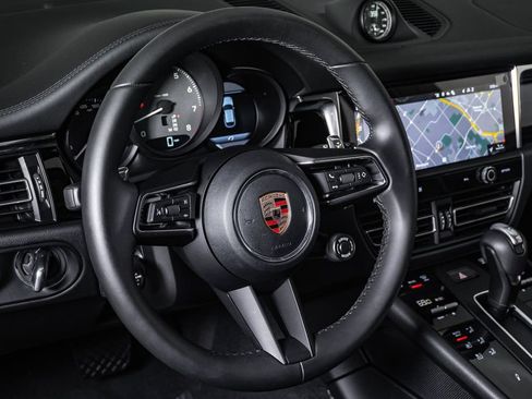 Certified 2026 Porsche Macan S AWD/4WD image 18
