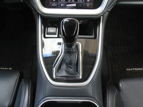 Used 2022 Subaru Outback Limited image 20