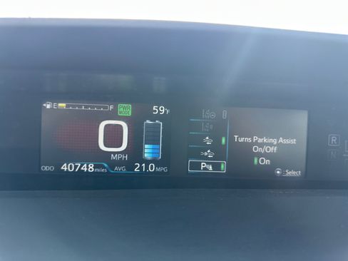 Used 2020 Toyota Prius LE image 23