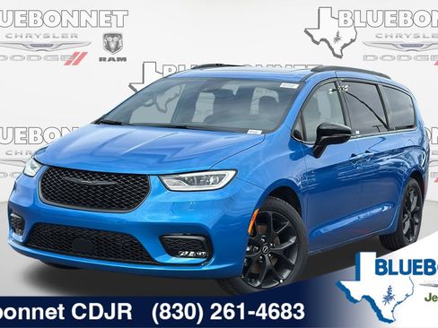 New 2026 Chrysler Pacifica Limited image 1