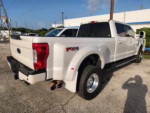 Used 2018 Ford F350 Lariat w/ Lariat Value Package AWD/4WD image 4