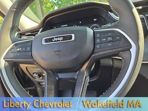 Used 2023 Jeep Grand Cherokee L Limited AWD/4WD image 10