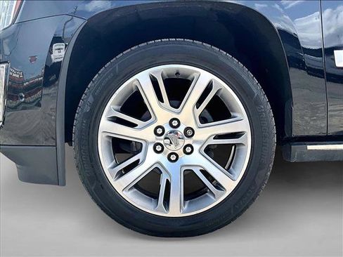 Used 2019 Cadillac Escalade ESV Premium Luxury RWD image 10