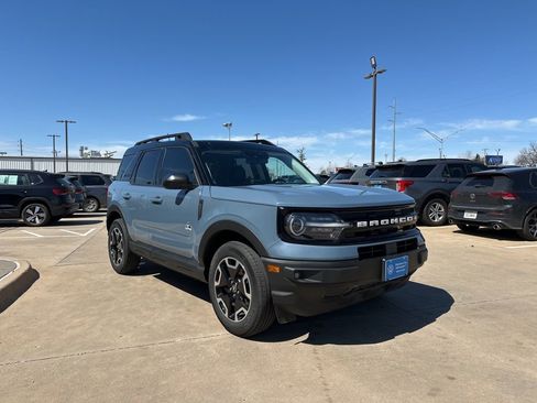 Used 2024 Ford Bronco Sport Outer Banks w/ Tech Package image 3