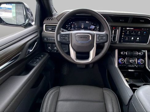 Used 2024 GMC Yukon XL Denali AWD/4WD image 6