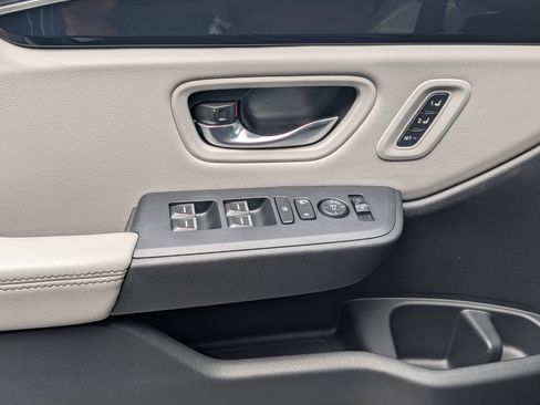 Used 2024 Honda Pilot Touring image 16