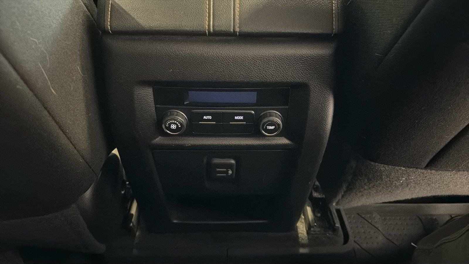 Used 2021 Chevrolet Traverse LS FWD image 21