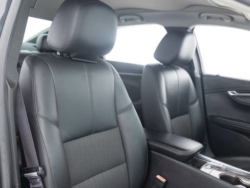 Used 2015 Chevrolet Impala LT w/ Convenience Package image 28