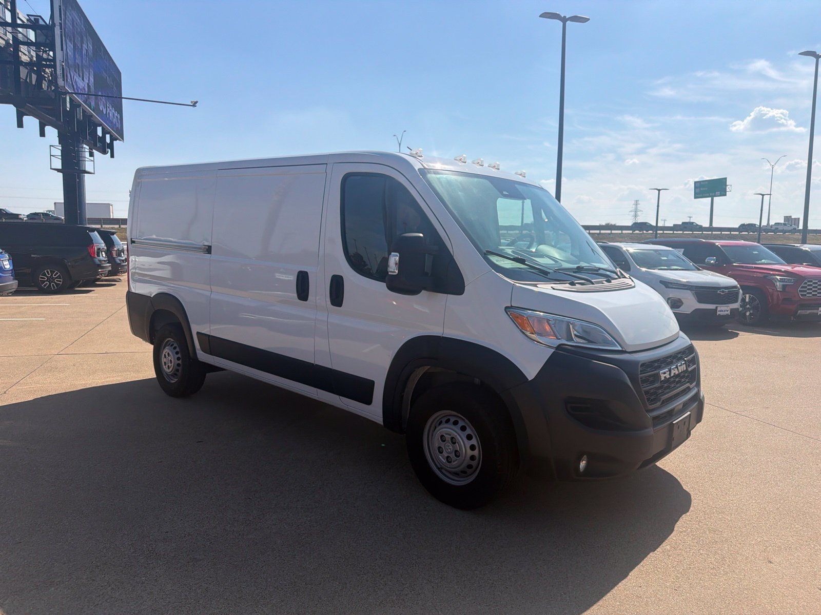 Used 2025 RAM ProMaster 2500 w/ Convenience Group FWD image 3