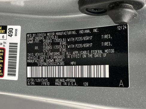 Used 2025 Toyota Sienna XLE image 39