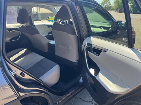 Used 2021 Toyota RAV4 XLE w/ Convenience Package image 35