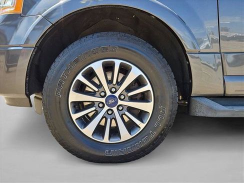 Used 2017 Ford Expedition XLT w/ Equipment Group 202A RWD image 25