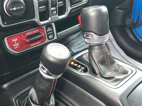 Certified 2022 Jeep Wrangler Unlimited Rubicon w/ Xtreme Recon 35" Tire Package image 26