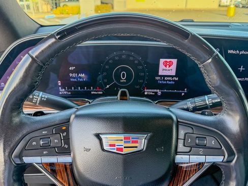 Used 2023 Cadillac Escalade Premium Luxury image 15