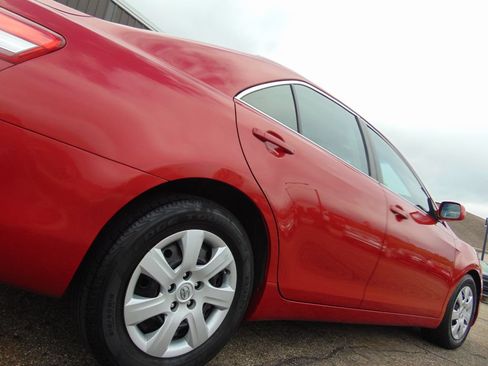 Used 2010 Toyota Camry LE FWD image 15
