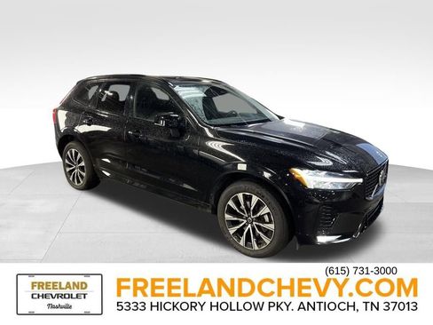 Used 2023 Volvo XC60 B5 Plus image 1