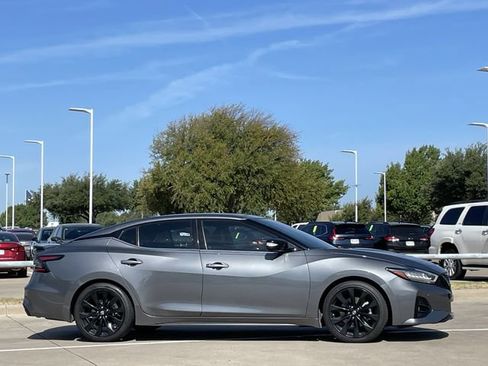 Used 2023 Nissan Maxima SR w/ Sport Mat Group FWD image 3