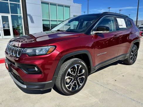 Used 2022 Jeep Compass Limited image 3