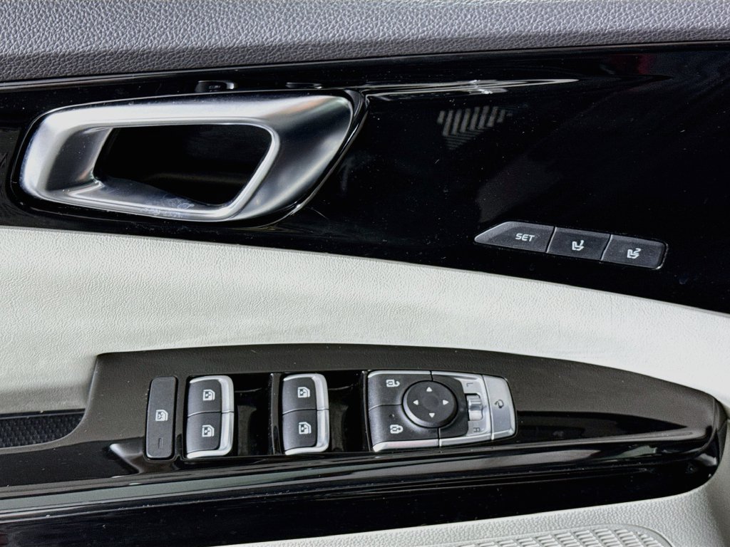 Used 2024 Kia Carnival SX Prestige FWD image 25
