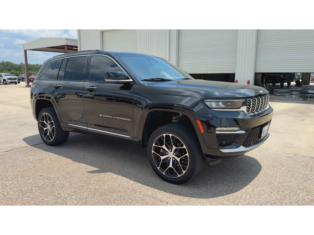 Used 2025 Jeep Grand Cherokee Summit AWD/4WD image 2